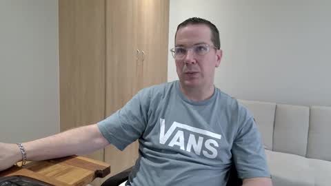 Snapshot of brettdj chatting on November 2, 1:48 pm Brett online show from November 2, 1:48 pm