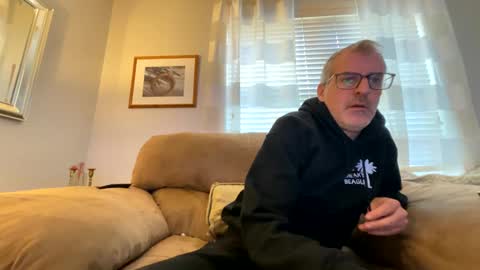 Bruce online show from December 17, 3:39 pm