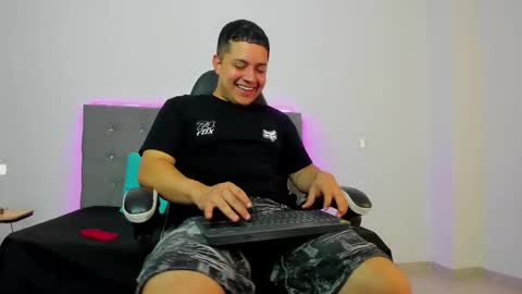 Bry Hill online show from December 3, 1:28 pm