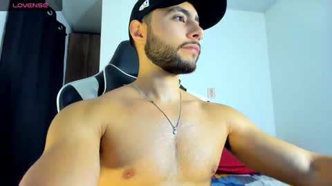 Snapshot of bryan_oficials chatting on October 12, 3:55 am bryan_oficials online show from October 12, 3:55 am