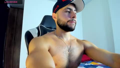 Snapshot of bryan_oficials chatting on October 1, 1:20 am bryan_oficials online show from October 1, 1:20 am
