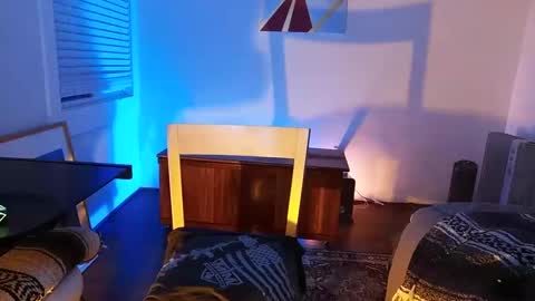 bottom freak online show from February 25, 6:03 am