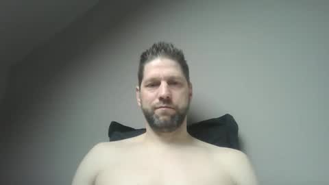 bubblebee1982 online show from February 1, 8:35 am