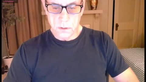 Snapshot of buttnakedfun954737 chatting on October 21, 9:12 am Miles online show from October 21, 9:12 am