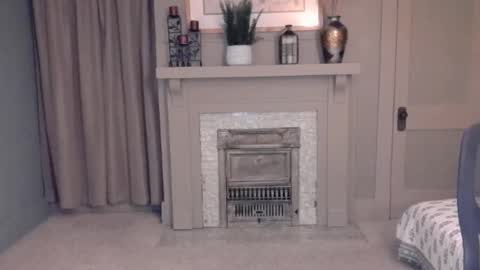 Snapshot of buttnakedfun954737 chatting on December 13, 9:04 am Miles online show from December 13, 9:04 am