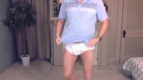 Snapshot of buttnakedfun954737 chatting on December 20, 10:16 am Miles online show from December 20, 10:16 am