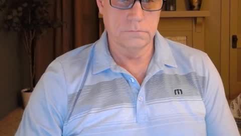 Snapshot of buttnakedfun954737 chatting on February 1, 9:54 am Miles online show from February 1, 9:54 am