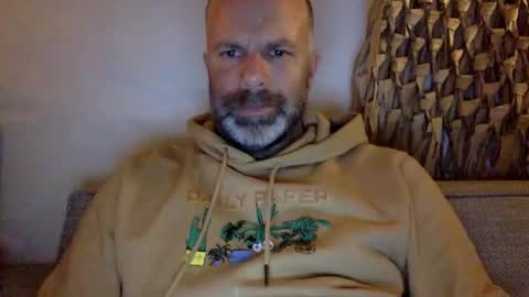 Snapshot of buurman1982isback chatting on October 1, 8:46 pm buurman1982isback online show from October 1, 8:46 pm