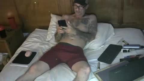 calredding75 online show from December 16, 6:42 am