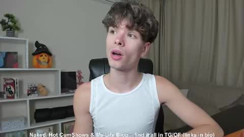 Snapshot of calvin_loves_you chatting on September 13, 9:16 pm Hey I am Calvin online show from September 13, 9:16 pm