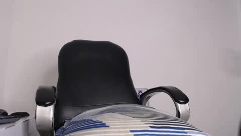 calvinhotlatino online show from December 5, 12:19 am