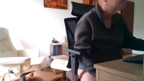 camcologne online show from December 5, 10:44 am