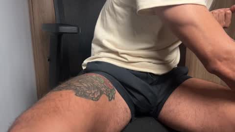 Snapshot of camilo__ chatting on December 10, 12:23 am camilo online show from December 10, 12:23 am