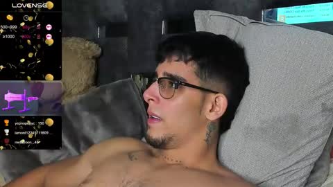   INDEPENDENT MODEL online show from November 24, 6:25 am