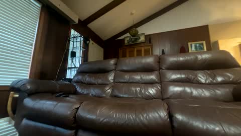 Snapshot of canadianchris1007 chatting on January 6, 11:31 pm Chris online show from January 6, 11:31 pm