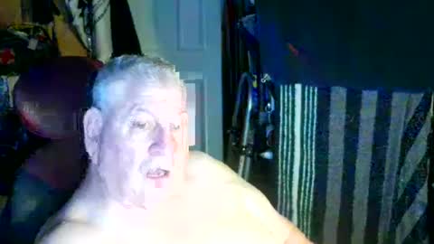 Snapshot of canoelicker69 chatting on October 19, 10:02 pm canoelicker69 online show from October 19, 10:02 pm