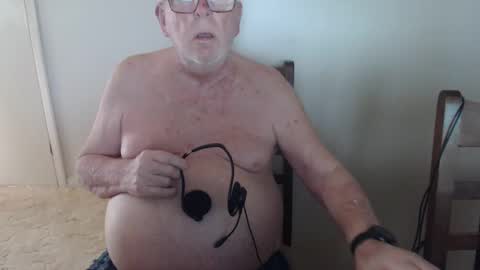 Snapshot of capt5105 chatting on February 9, 11:36 pm capt5105 online show from February 9, 11:36 pm