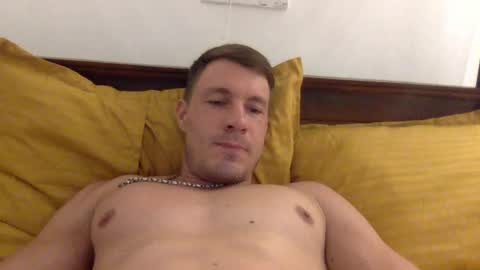 Snapshot of capt_oliver chatting on December 6, 7:01 pm follow my twitter online show from December 6, 7:01 pm