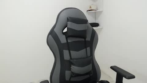 carlossmi01 online show from October 30, 3:13 pm