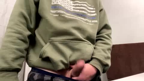 Snapshot of carolinaboy01 chatting on January 21, 3:49 am carolinaboy01 online show from January 21, 3:49 am