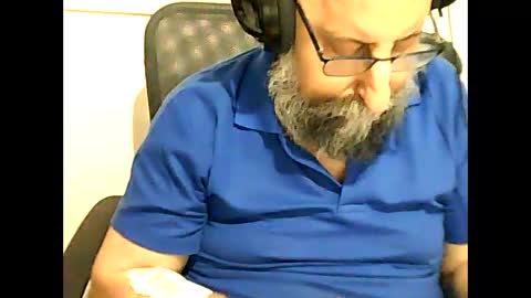 Snapshot of casual53 chatting on December 15, 2:05 pm casual53 online show from December 15, 2:05 pm