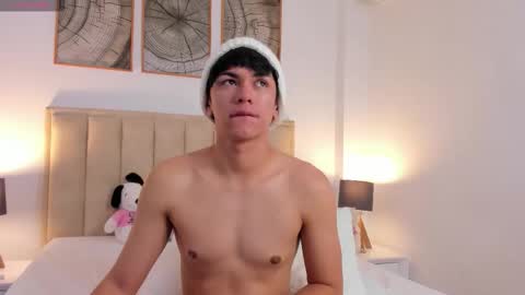 Snapshot of caydensmit chatting on October 30, 4:36 am Cayden online show from October 30, 4:36 am