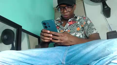 charly_vergonti_ online show from December 25, 4:12 am