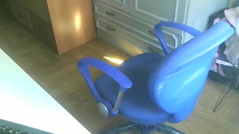 charly online show from April 15, 8:14 am