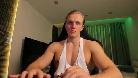 Snapshot of chasereed_ chatting on October 20, 9:19 pm Chase Reed online show from October 20, 9:19 pm
