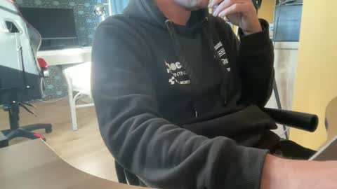 chris13abcd online show from April 1, 7:32 am