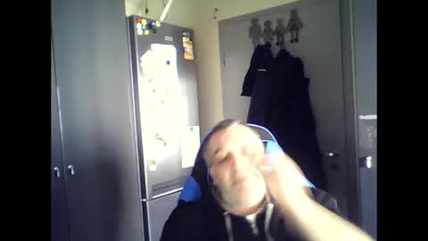 Chris online show from April 8, 7:41 am