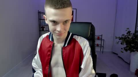   Chris Brown  online show from March 10, 5:39 pm