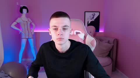   Chris Brown  online show from February 5, 12:27 pm