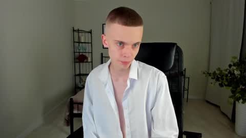   Chris Brown  online show from March 3, 5:02 pm