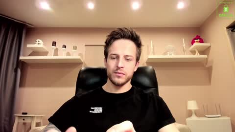 Chris online show from December 18, 1:26 am