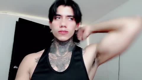 Snapshot of chriss_opp chatting on February 25, 12:36 am CHRIS  INDEPENT MODEL online show from February 25, 12:36 am