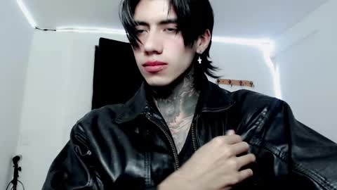 Snapshot of chriss_opp chatting on January 27, 10:06 pm CHRIS  INDEPENT MODEL online show from January 27, 10:06 pm