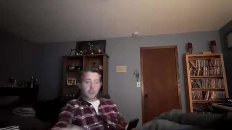 chrisw8121 online show from December 17, 5:36 am