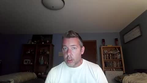 Snapshot of chrisw8121 chatting on September 14, 11:40 pm chrisw8121 online show from September 14, 11:40 pm