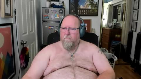 Snapshot of chubbybaybear chatting on October 4, 3:33 am Chubby online show from October 4, 3:33 am