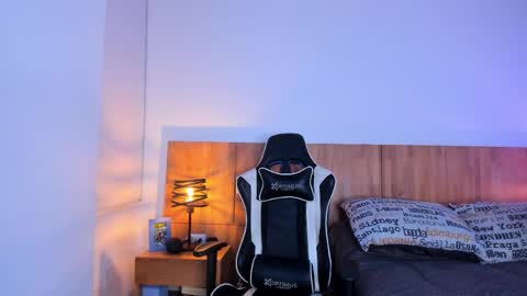 claytonburgues online show from April 14, 2:22 am