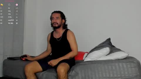 Snapshot of cloudy_pigdude chatting on January 8, 5:27 am CRISTIAN online show from January 8, 5:27 am