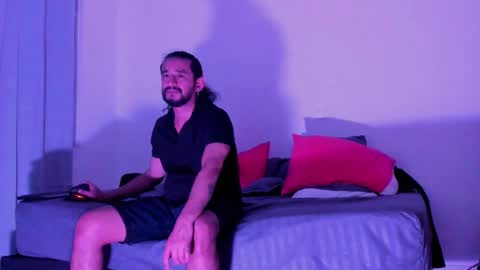 Snapshot of cloudy_pigdude chatting on January 7, 3:16 am CRISTIAN online show from January 7, 3:16 am