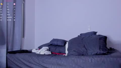 Snapshot of cloudy_pigdude chatting on January 16, 3:02 am CRISTIAN online show from January 16, 3:02 am