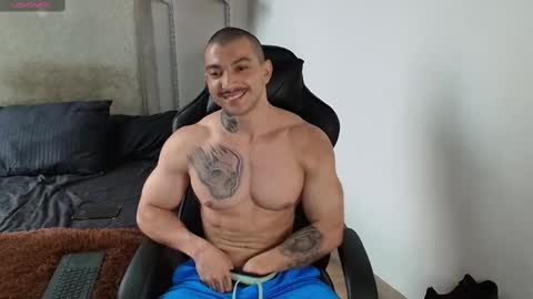 Snapshot of colombianmuscle8 chatting on February 9, 8:45 pm colombianmuscle8 online show from February 9, 8:45 pm