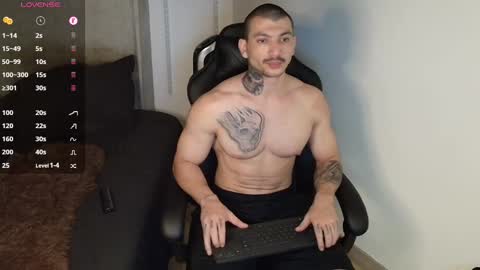 Snapshot of colombianmuscle8 chatting on January 30, 2:16 am colombianmuscle8 online show from January 30, 2:16 am