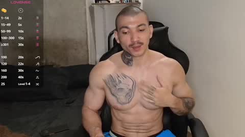 Snapshot of colombianmuscle8 chatting on January 26, 2:24 am colombianmuscle8 online show from January 26, 2:24 am