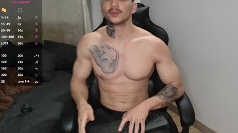 Snapshot of colombianmuscle8 chatting on December 31, 11:06 pm colombianmuscle8 online show from December 31, 11:06 pm
