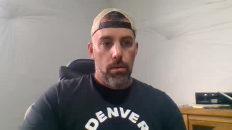 Just me online show from April 23, 3:14 pm