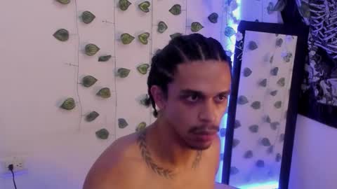 Aaron  online show from November 8, 1:47 pm